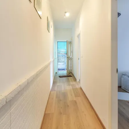 2 Bedroom Cozy Apartment In Napoli Exterior photo