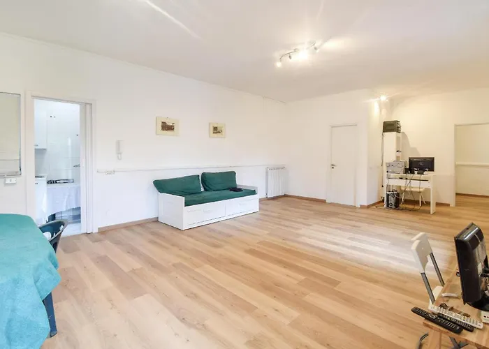 2 Bedroom Cozy Apartment In Napoli