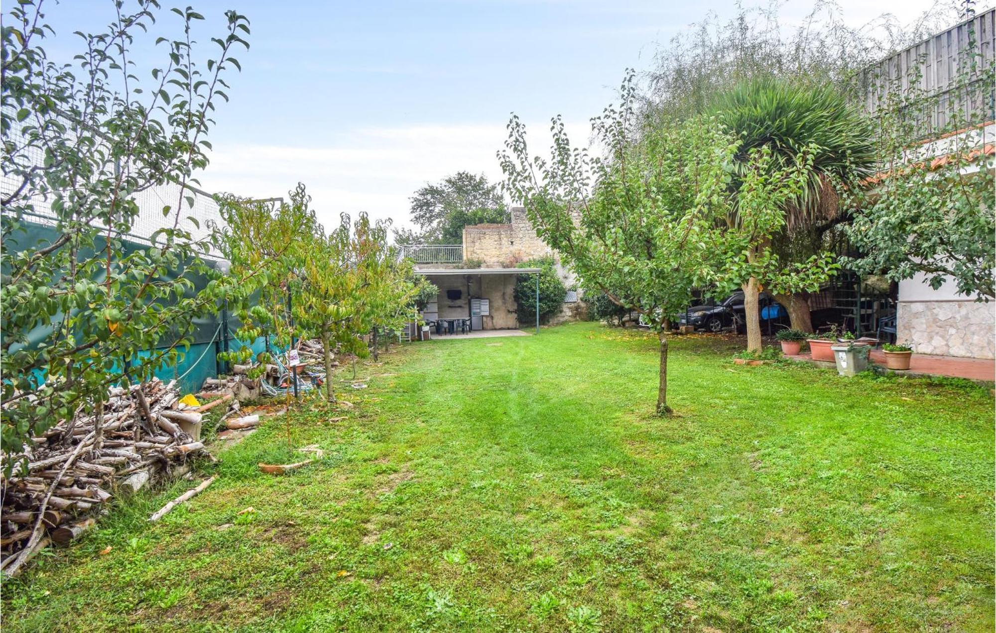 2 Bedroom Cozy In Сasa de vacaciones Nápoles